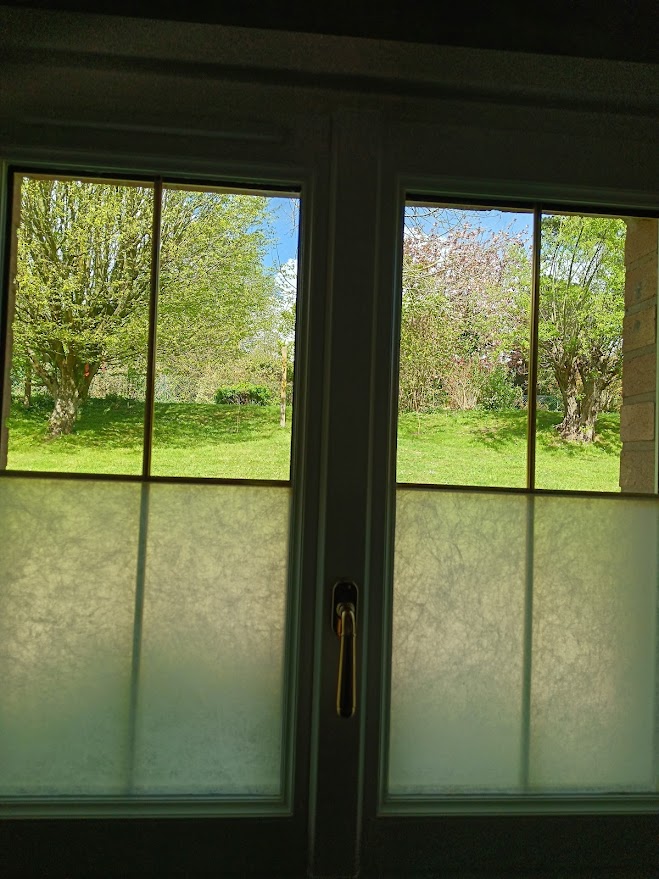 Vue de la fenêtre de la salle de bains